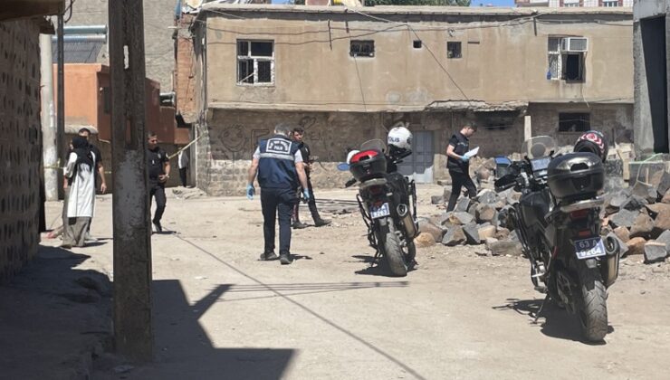 Şanlıurfa’da silahlı bıçaklı kavgada 2 kişi yaralandı