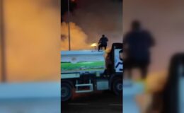 Seyir halindeki kamyonda çıkan yangını polis söndürdü