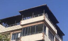 Gaziantep’te apartmanın terasında çıkan yangın söndürüldü