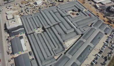 Tarihi Uzun Çarşı esnafı geçici prefabrik dükkanlarında faaliyete başladı