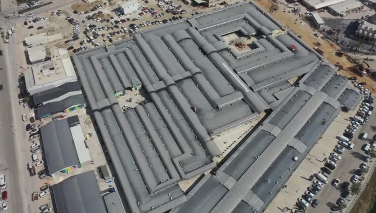 Tarihi Uzun Çarşı esnafı geçici prefabrik dükkanlarında faaliyete başladı