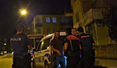 Tartıştığı kişilere balkondan silahla ateş eden zanlı gözaltına alındı