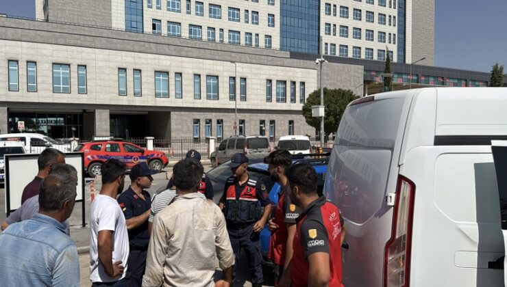 Taş, sopa ve bıçaklarla birbirine girdiler: 4 kişi yaralandı
