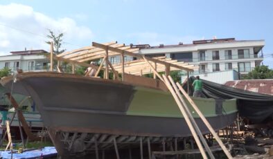 Temel usta 45 yılda 150 ahşap tekneyi denizle buluşturdu
