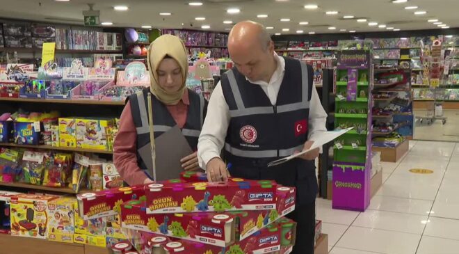 Ticaret Bakanlığı ekipleri eğitim öğretim yılı öncesi kırtasiye ve okul ürünlerini denetledi