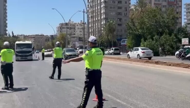 Trafikte telefonla konuşan ve emniyet kemeri takmayan sürücüye ceza