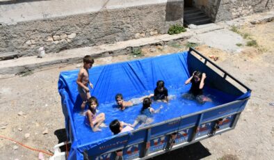 Traktör römorku havuza dönüştürüldü