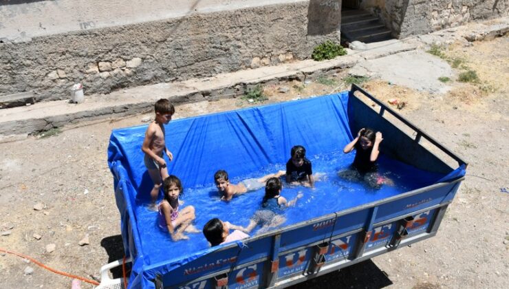 Traktör römorku havuza dönüştürüldü