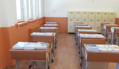 Ücretsiz dağıtılacak ders kitapları okul sıralarındaki yerini aldı