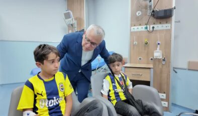 Vali Yılmaz Şimşek, Sivas’taki kazada yaralıları ziyaret etti