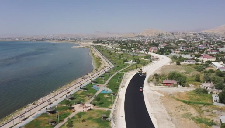 Van Gölü sahil yolunda 3. etap çalışmaları sürüyor