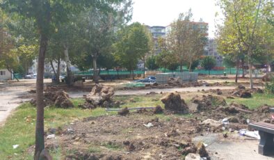 Uzun Bir Süre Bakımsız Kalan Park Yenileniyor