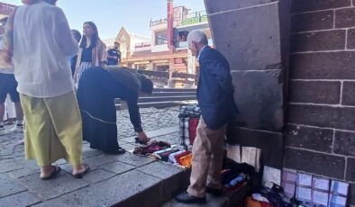 Ulu Cami önünde ekmek mücadelesi