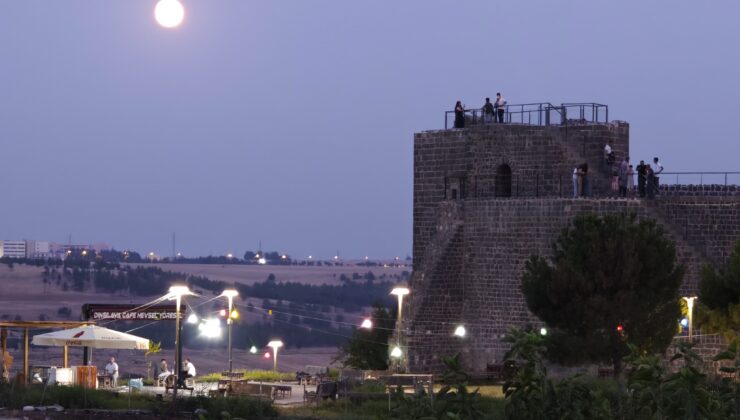 Diyarbakırlılar Dolunay Seyrini Surlardan Yaptı