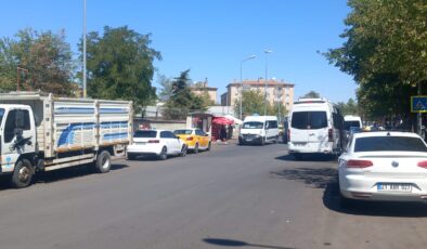 Hastane önünde park sorunu trafiği felç ediyor