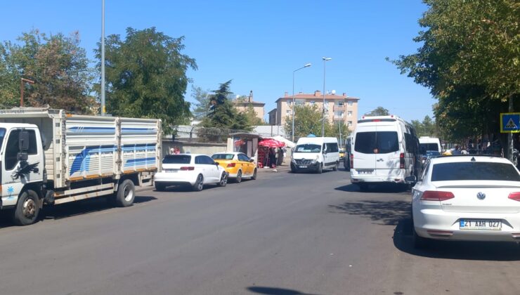 Hastane önünde park sorunu trafiği felç ediyor