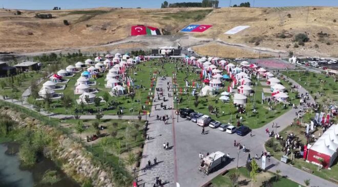 Yunus Emre Enstitüsü, Malazgirt Zaferi kutlamalarında kültürel değerleri ziyaretçilerle buluşturuyor