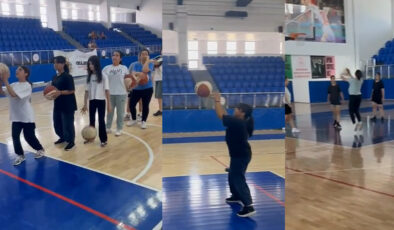 Minikler Basketbolu Bağlar Spor Salonu’nda öğreniyor
