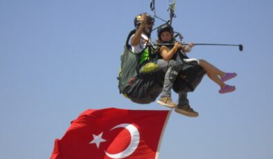 Bedensel engelli genç kızın yamaç paraşütü hayali gerçekleştirildi