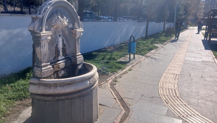 Yenişehir’deki o çeşme kaderine terk edildi