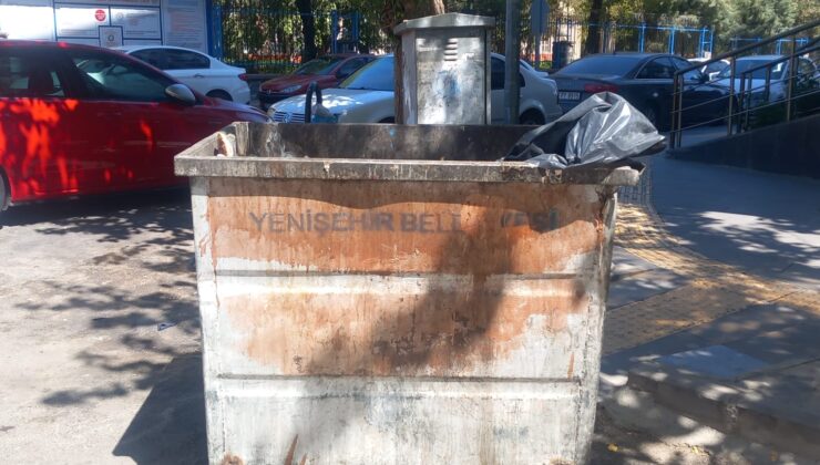 Diyarbakır’da belediyelere ait çöp konteynırları bakımsızlık içinde