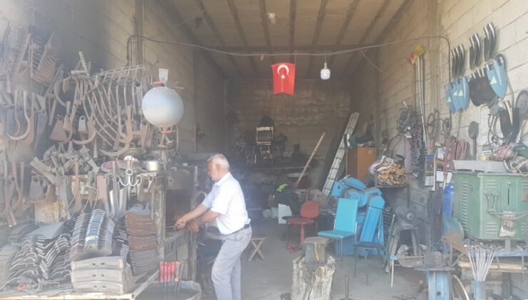 Demirciler kavurucu sıcaklarla mücadele ediyor