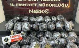 Durdurulan iki otomobilde 22 kilo 150 gram skunk ele geçirildi