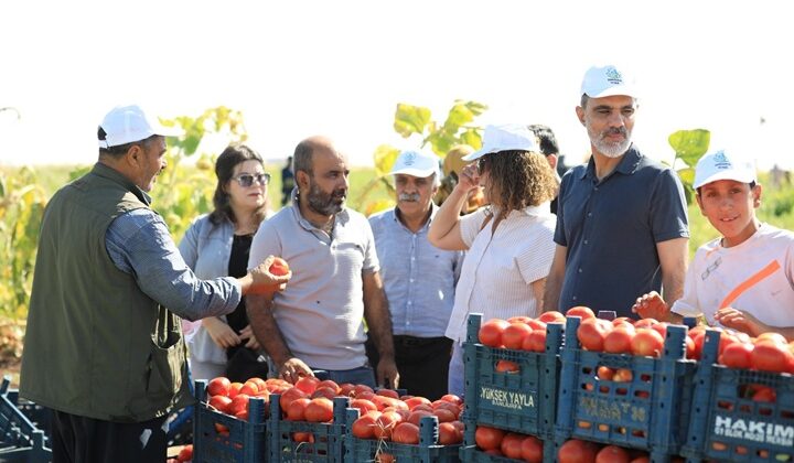 Belediye EşBaşkanı tarım işçilerini ziyaret etti
