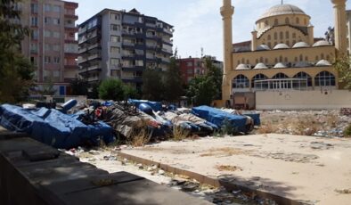 Eski Kütüphane arazisi çöp ve hafriyat alanına döndü