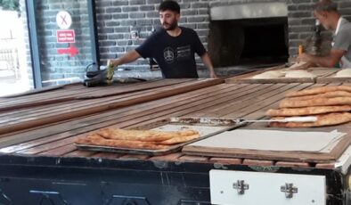 Yüksek Sıcaklığa Rağmen Vatandaşlara Ekmek Yetiştiriyorlar