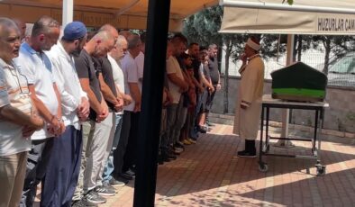Hafif ticari araca çarpan motosikletin sürücüsü öldü
