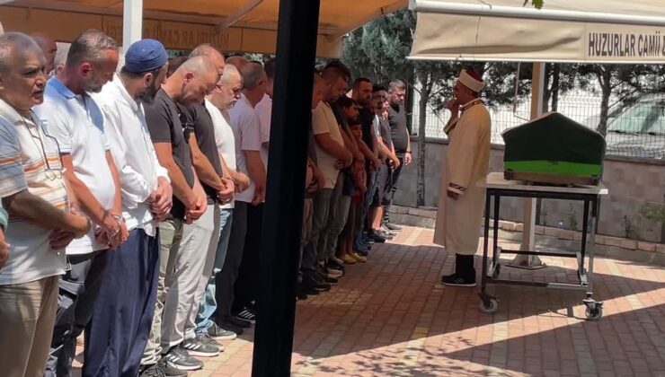 Hafif ticari araca çarpan motosikletin sürücüsü öldü
