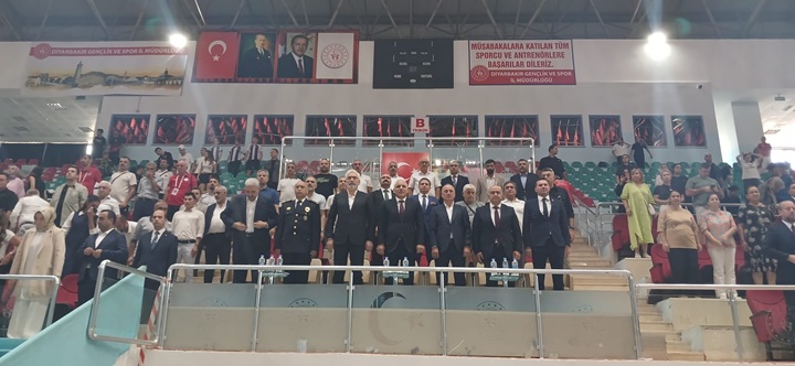 Karate Şampiyonasına il protokolü’de katıldı