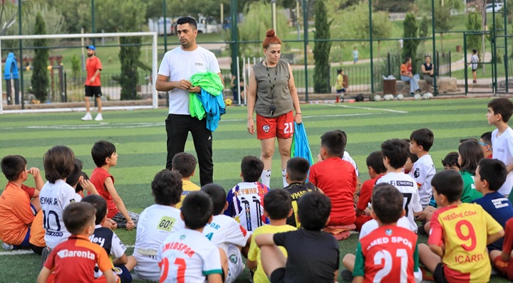 Kayapınar Belediyesi gençleri sporla buluşturuyor