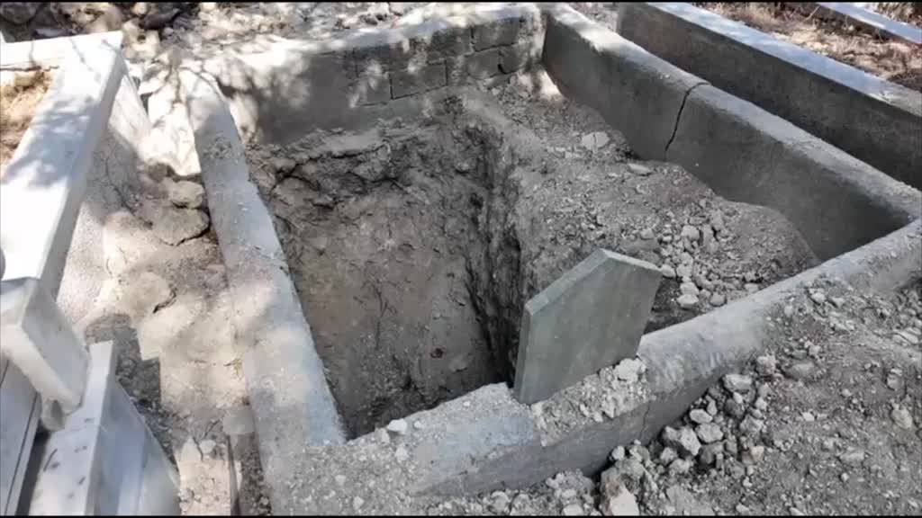 Mezarlıkta defineciler kemikleri dışarı çıkardı