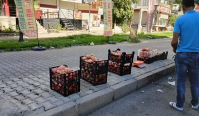 Vakti Geldi Kaldırımlara Saçıldı