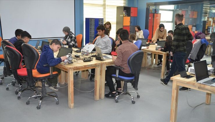 Öğrenciler yaz tatilini DENEYAP atölyelerinde geçiriyor