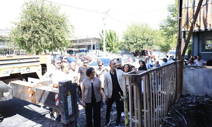 Eş Başkanlar, yangında zarar güren esnafları ziyaret etti