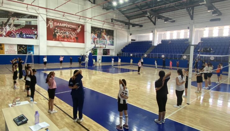 Bağlar Spor Kompleksi’nde Filelerin Yıldızları Yetişiyor