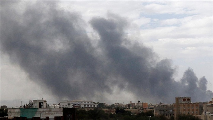 Yemen’in başkenti Sana’da patlamalar duyuldu