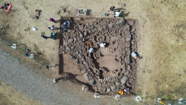 Malazgirt’in izini süren uzmanlar 1000’in üzerinde metal savaş objesi buldu