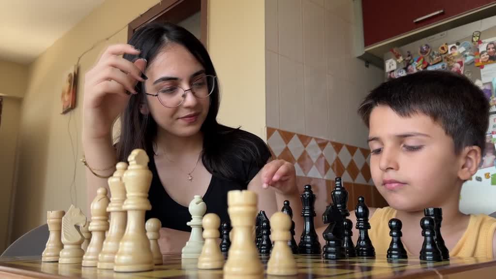 Türkiye’nin genç satranç yıldızı Elif, kadın büyükusta yolunda