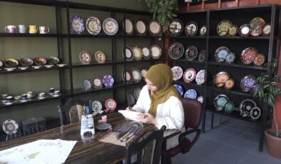 6 yıl önce çiniciliğe başlayan kadın kendi atölyesini kurdu