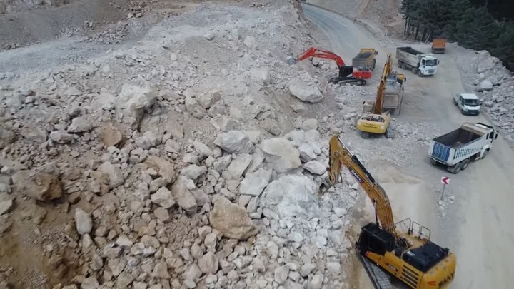 Antalya-Konya kara yolu çalışma nedeniyle ulaşıma kapatıldı