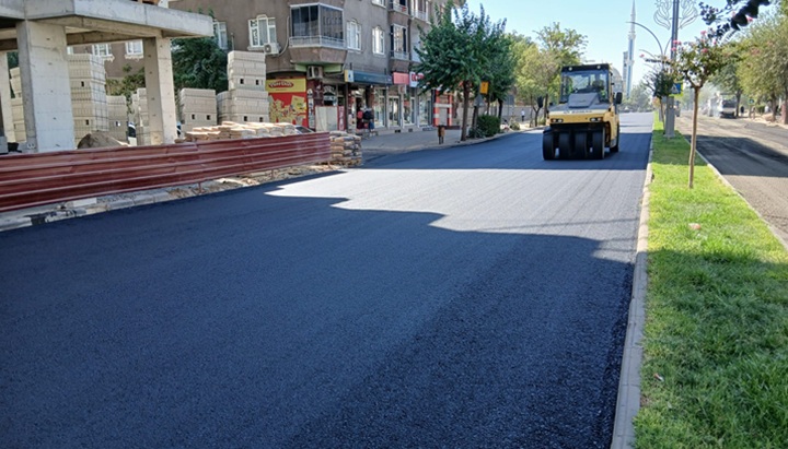 Yenişehir İlçesi Sıcak Asfalt ile Kaplanıyor