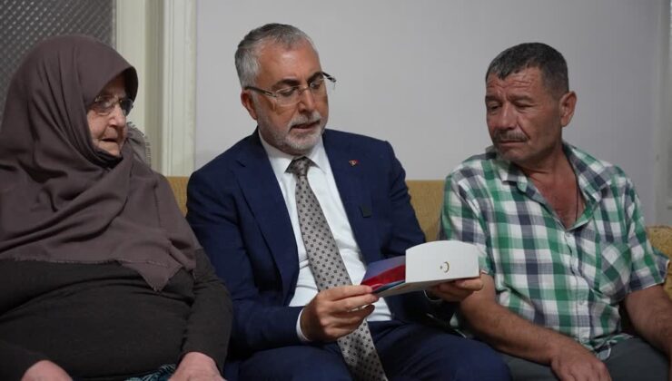 Bakan Işıkhan, şehit ailesine Erdoğan’ın “Terörsüz Türkiye” mektubunu okudu