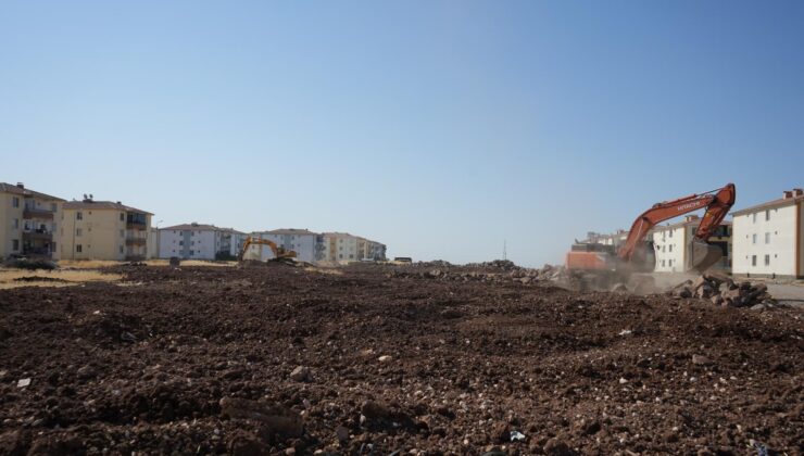 Barış Mahallesi’nde çocukların yüzünü güldürecek park yapılıyor