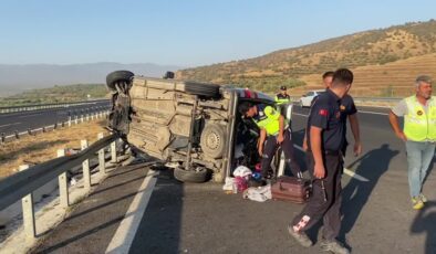 Bariyere çarpıp devrilen minibüsteki 1 kişi öldü, 2 kişi yaralandı