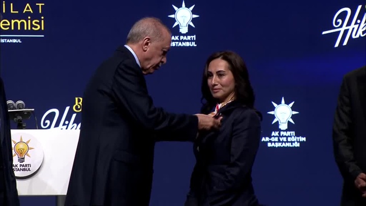 Beykoz Belediye Başkan Vekili Gürzel ile Belediye Meclis Üyesi Cebeci, AK Parti’ye katıldı