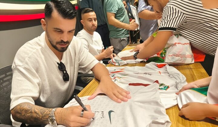 Amedsporlu Dia Saba ve Aytaç Kara’dan Taraftarlara İmza Sürprizi